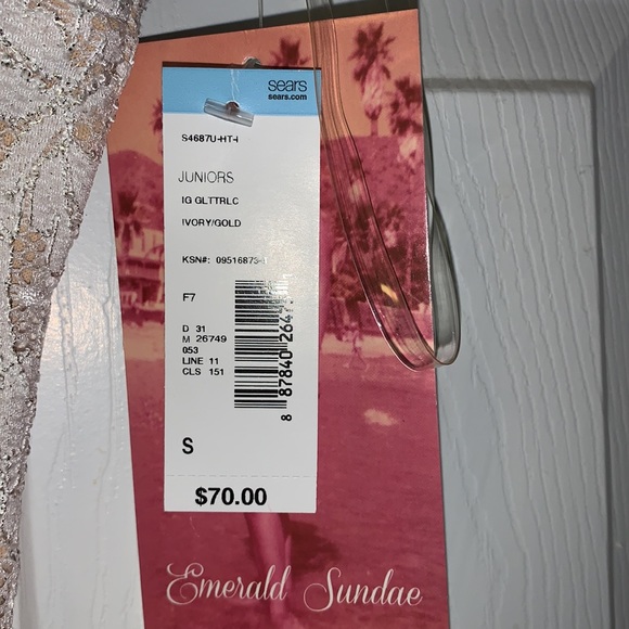 Lace short formal dress - Picture 2 of 3